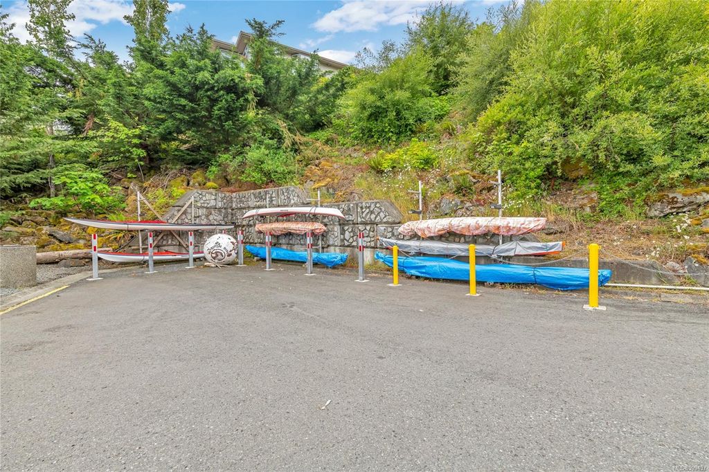 listing image 16041494973794
