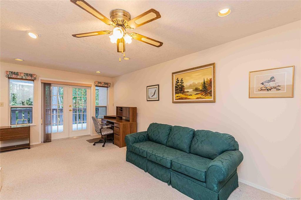 listing image 16041530998548