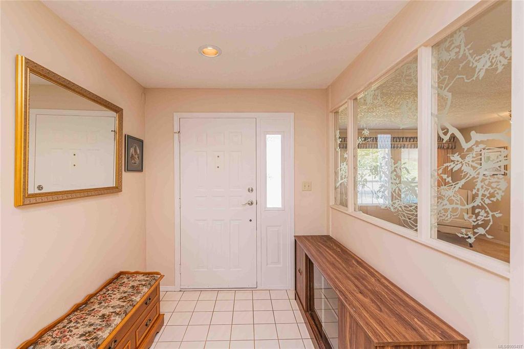 listing image 16041050582549