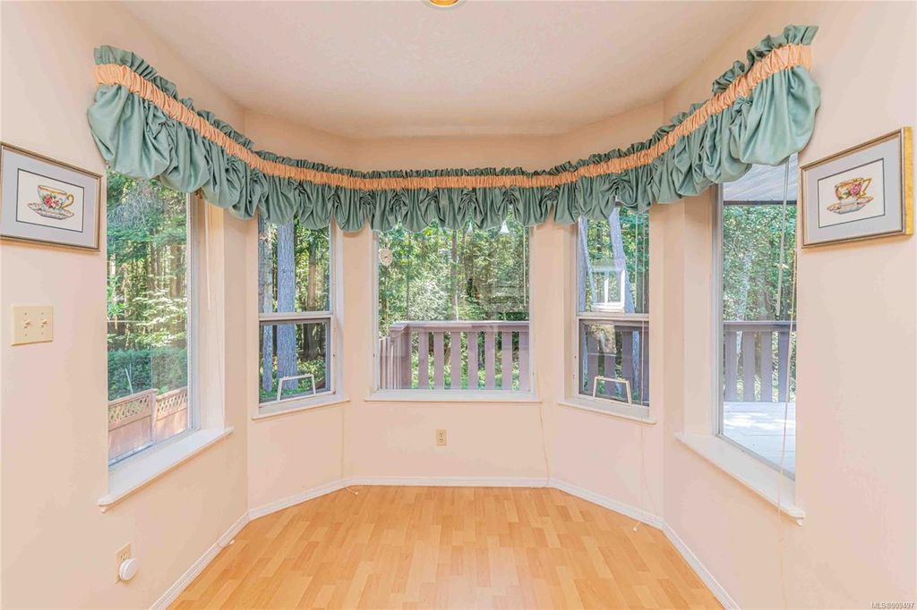 listing image 16041529413788