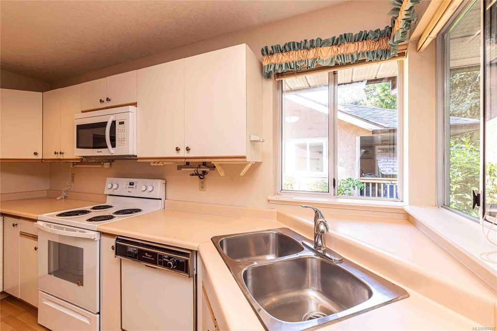 listing image 16042621754943
