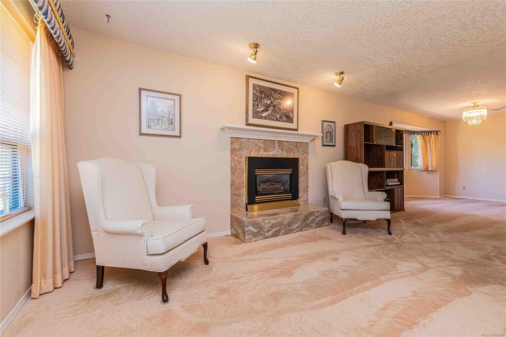 listing image 16044123583920