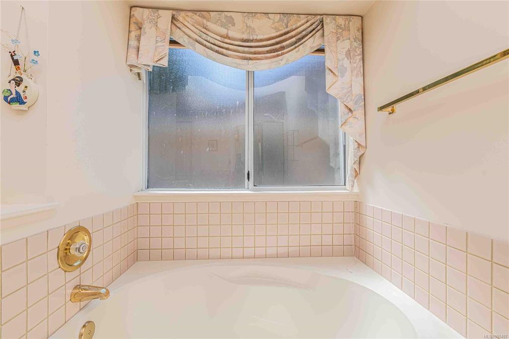 listing image 16042396734881