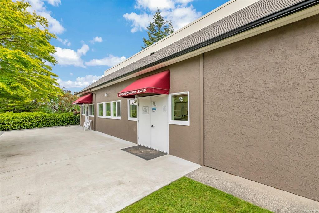 listing image 16043912665438