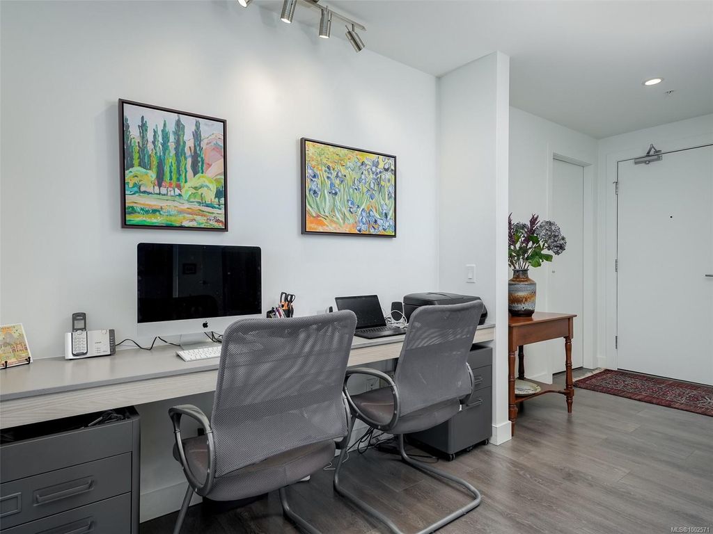 listing image 16048523610489188053