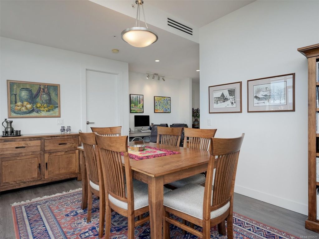 listing image 16042264834059436972