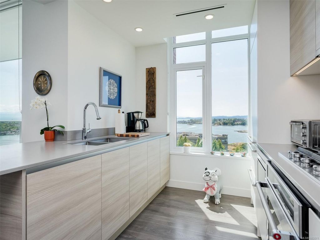 listing image 16048406519044616259