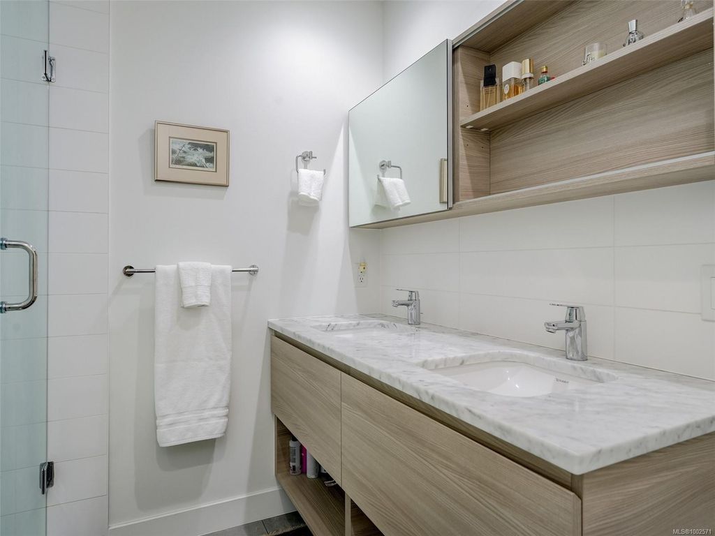 listing image 16048808954620748045