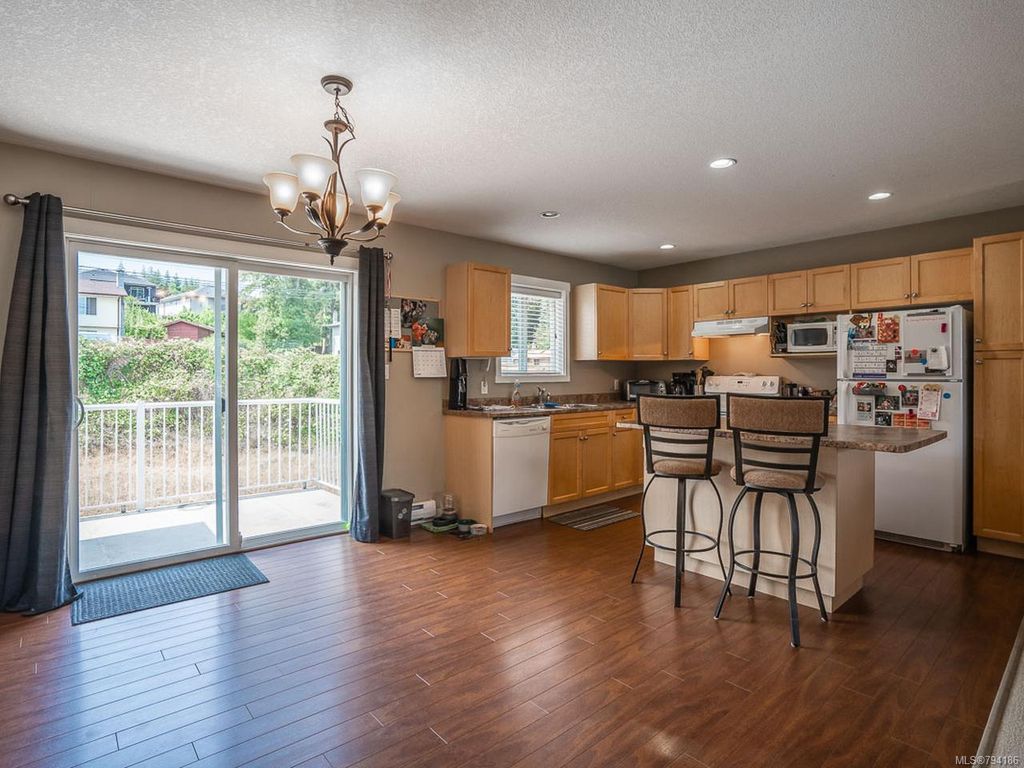 listing image 16049742573668410015