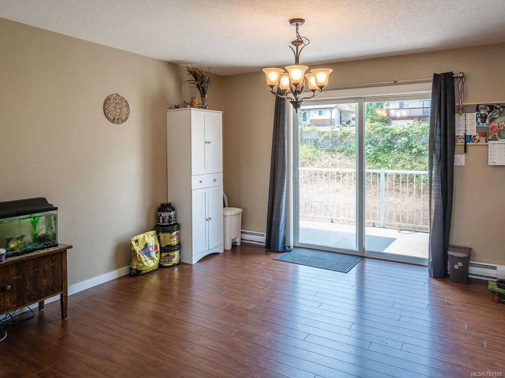 listing image 16045021547160439408
