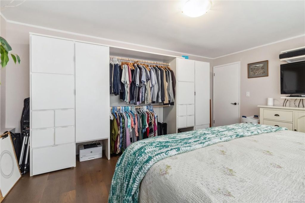 listing image 16041468730307284451