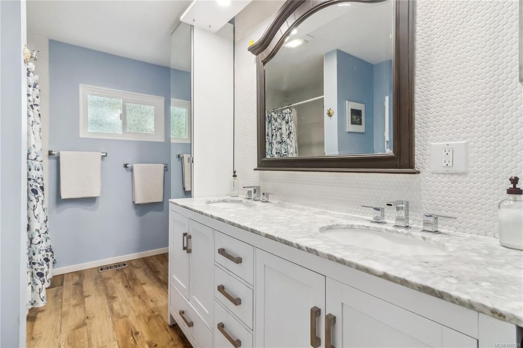 listing image 16042672354154087130