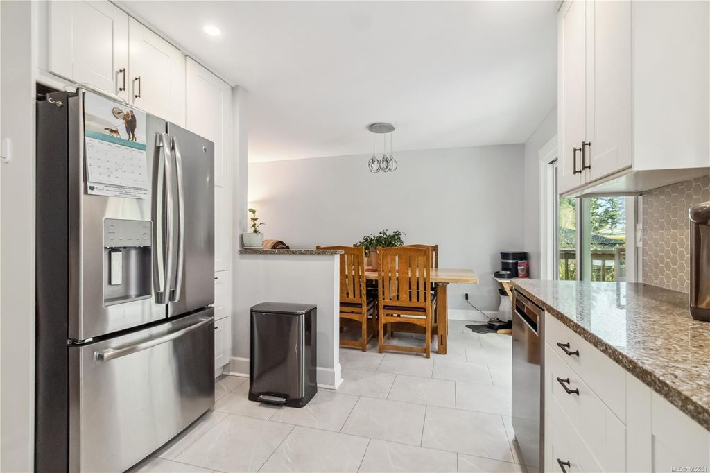 listing image 16042923789135330742