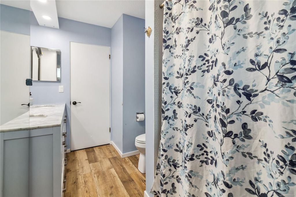 listing image 16046317416316410482