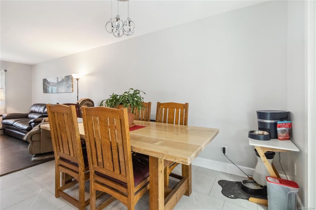 listing image 16041824938338060790