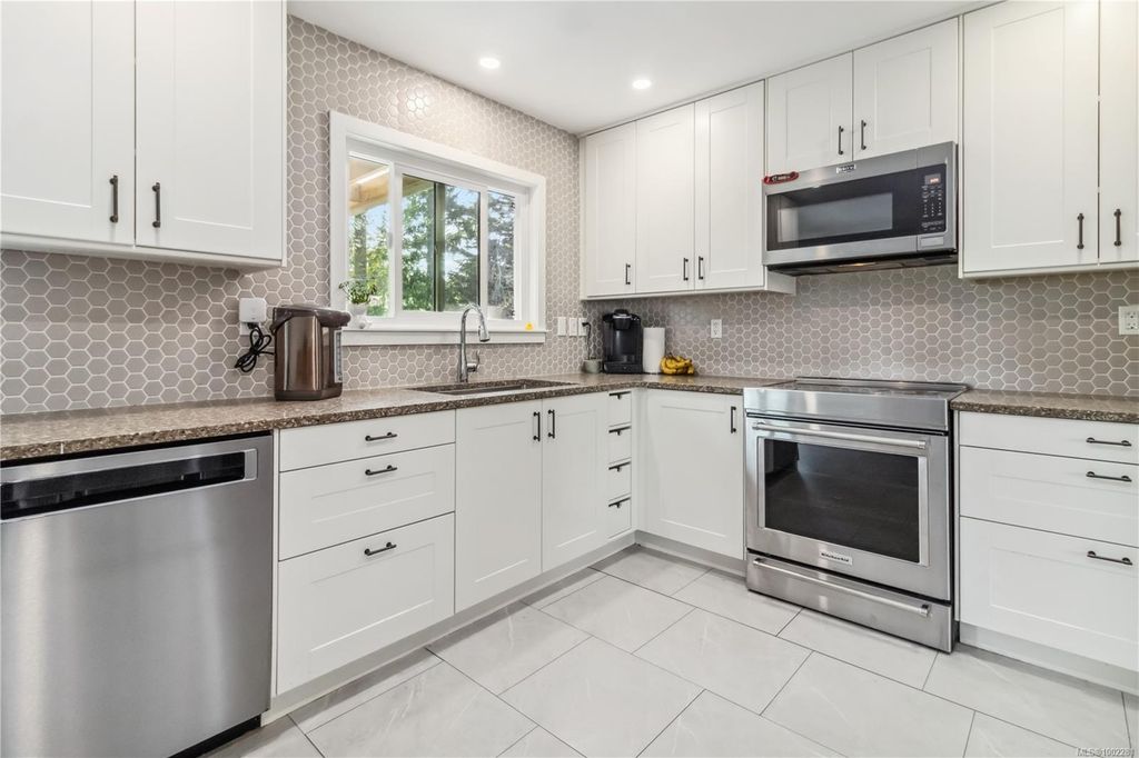 listing image 16044198631462310427