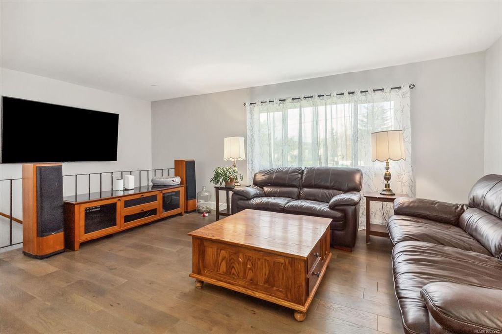 listing image 16044026614691997956