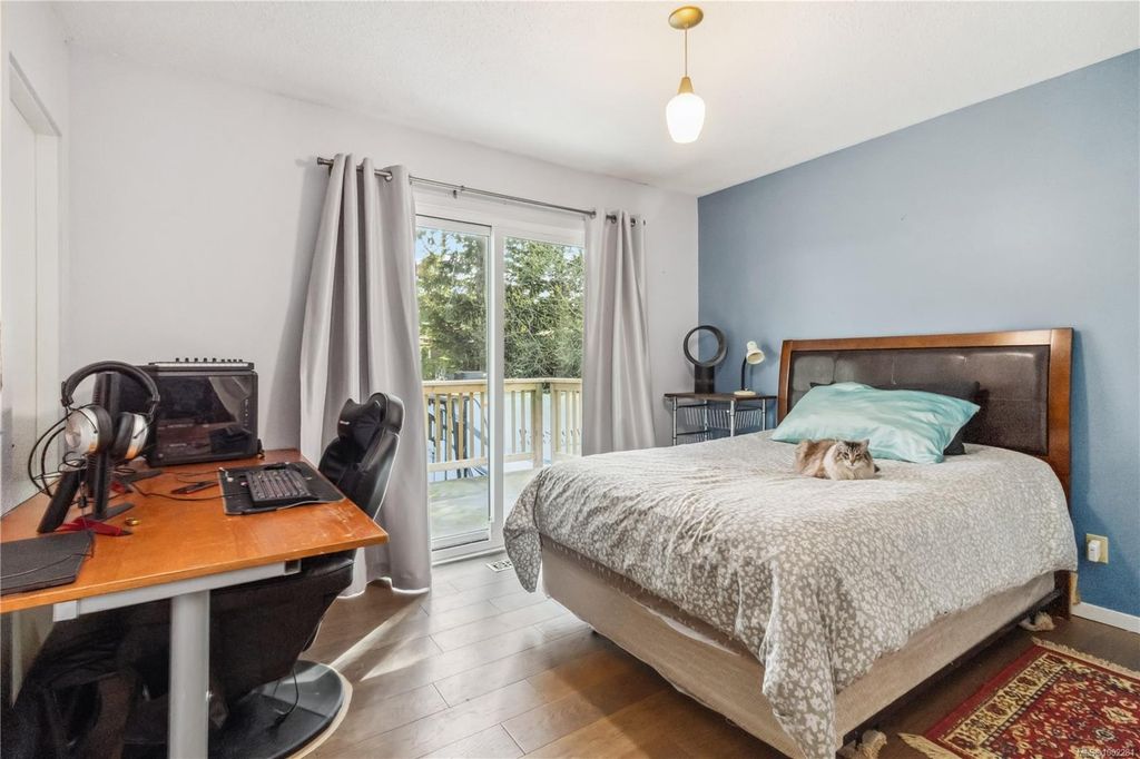 listing image 16041566405286642647