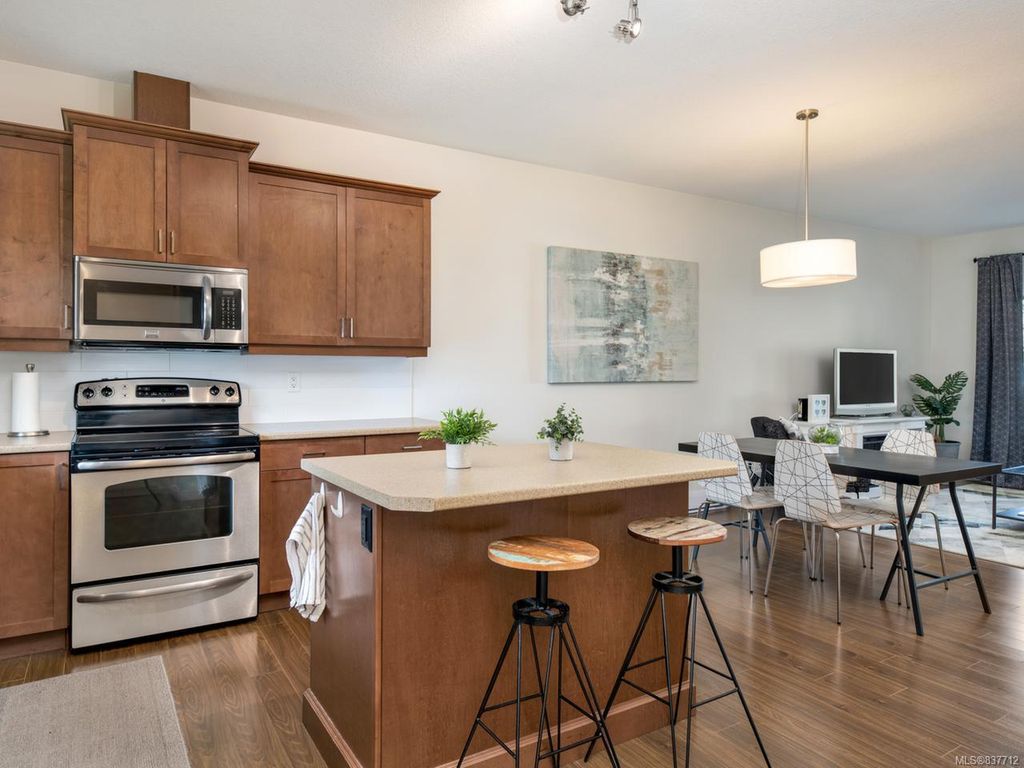 listing image 16041094525279211675