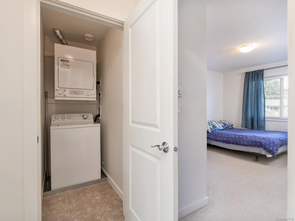 listing image 16044076136635393475