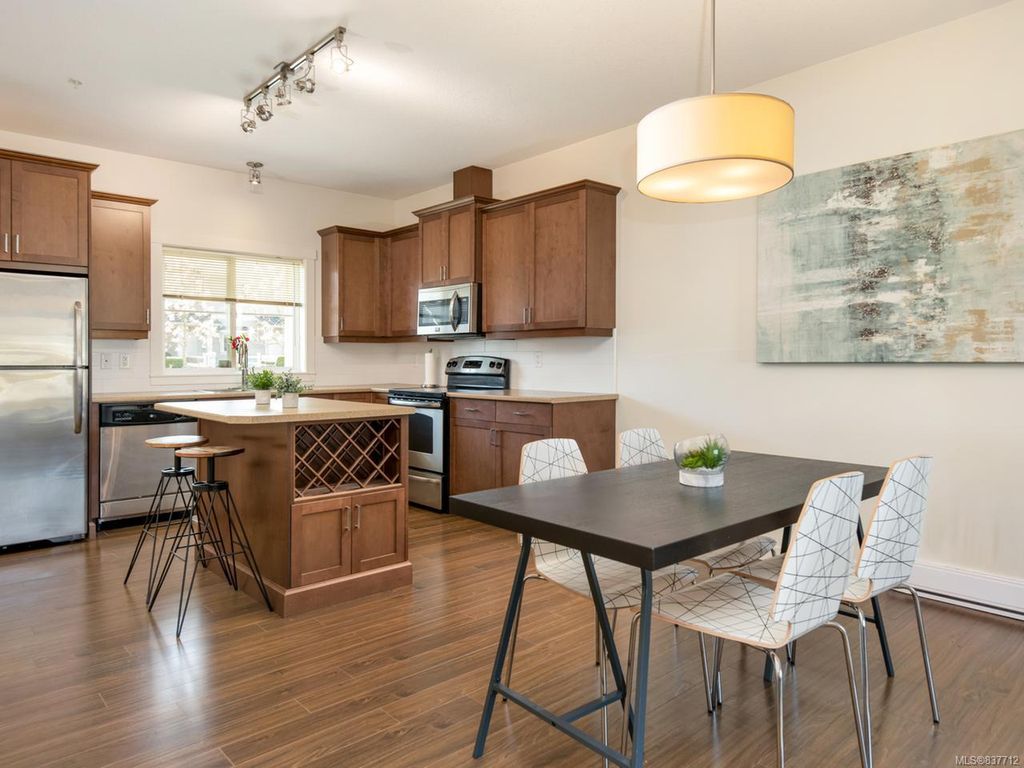 listing image 16046434048676847996