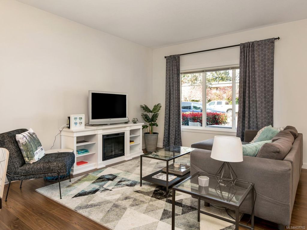 listing image 16045969964074904250