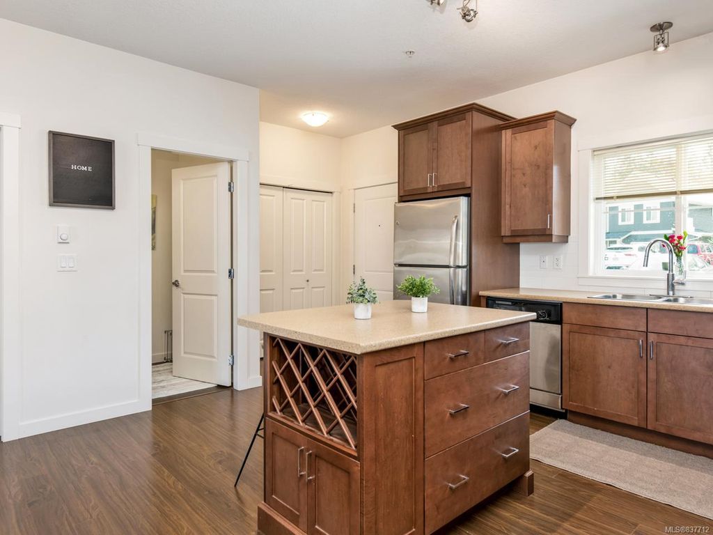 listing image 16041532091474067909