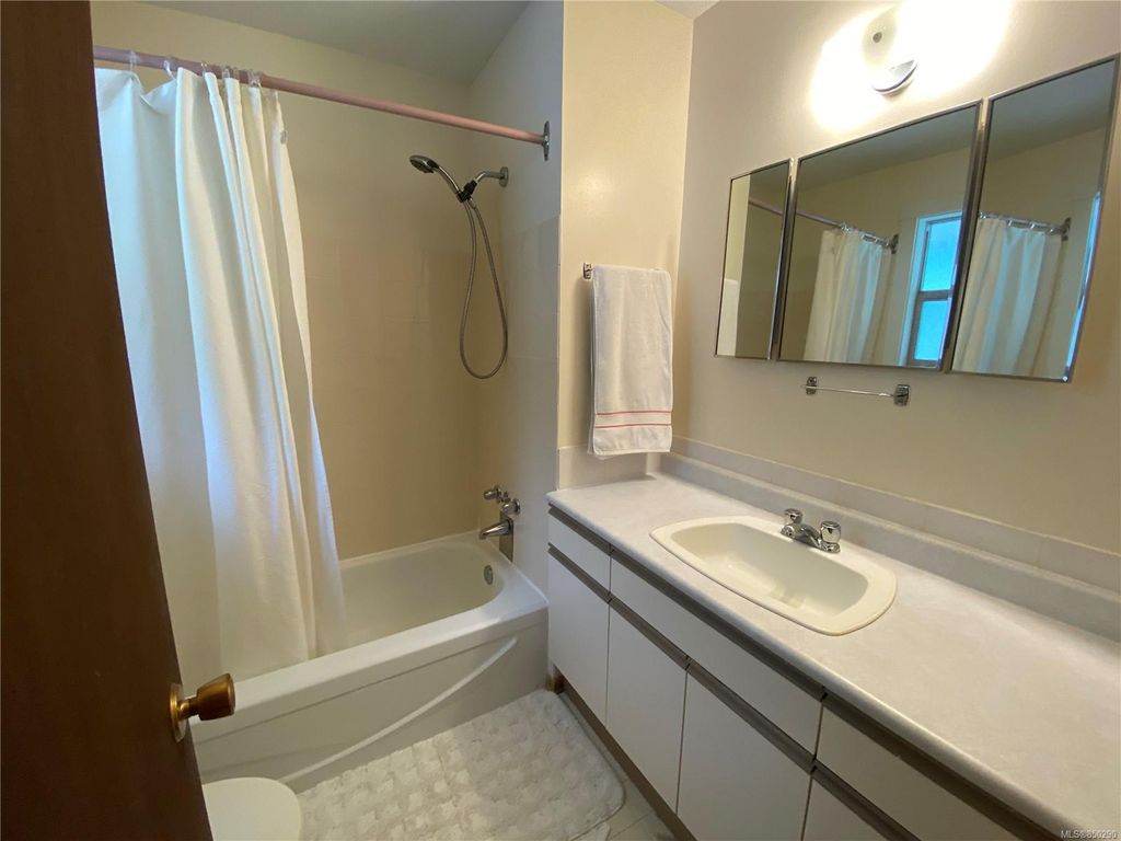 listing image 16044943186733981747