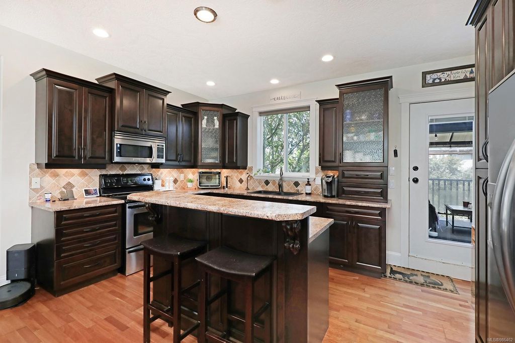 listing image 16048573953696694295