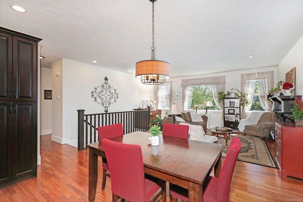 listing image 16045017873738951574