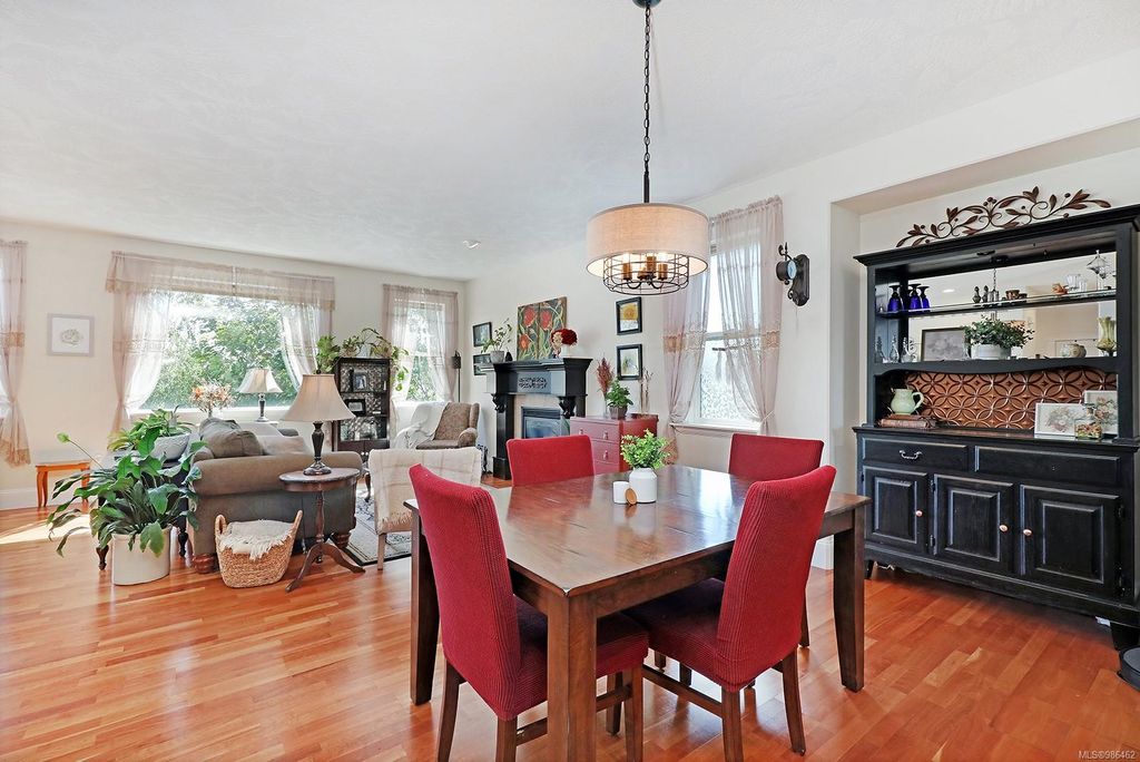 listing image 16041329356264956472