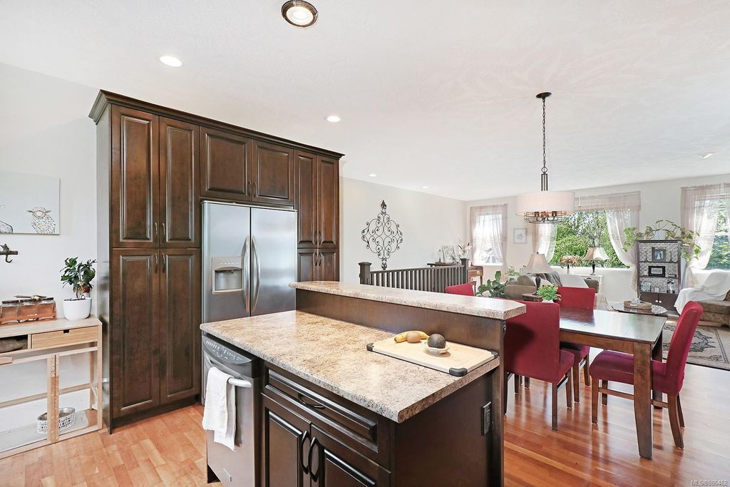 listing image 16045843485593806859