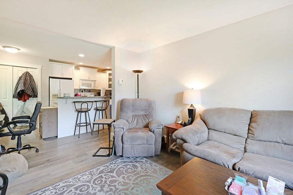 listing image 16040887736967405203