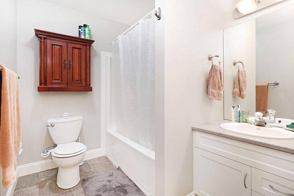 listing image 16043837320387560909