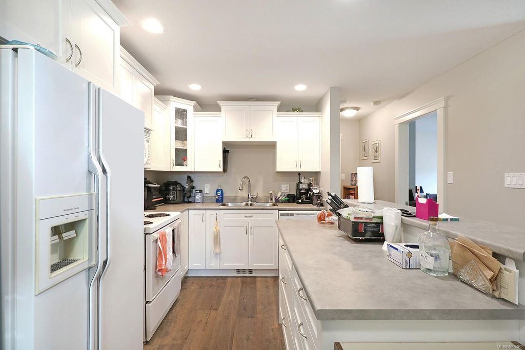 listing image 16047526889558300590