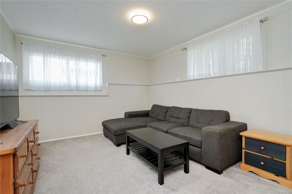 listing image 16046295040147082836