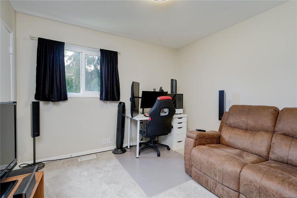 listing image 16040156152366605558