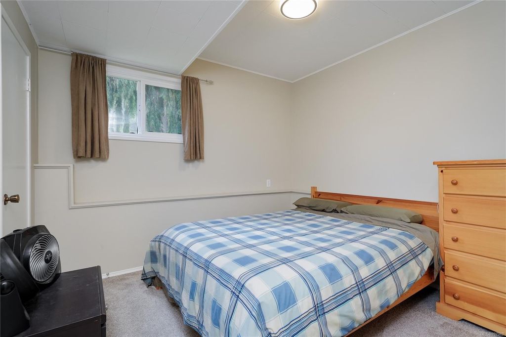 listing image 16049363707400780793