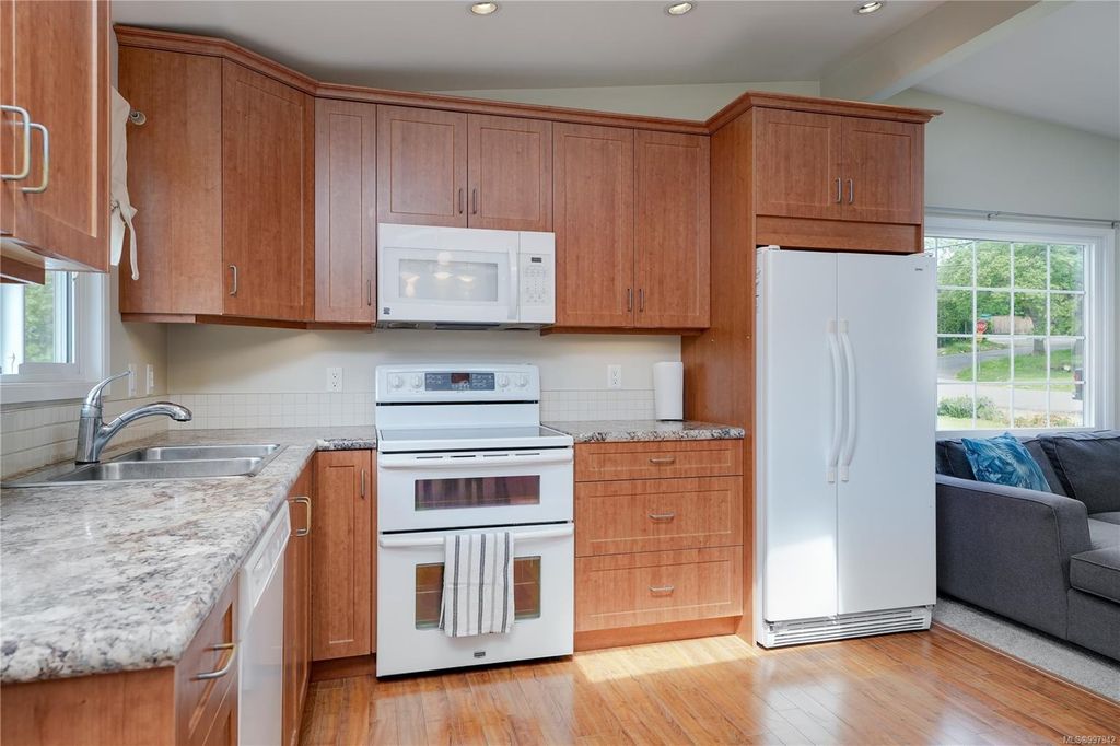 listing image 16048078732374278208