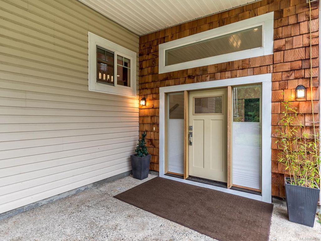 listing image 16049906301613144102