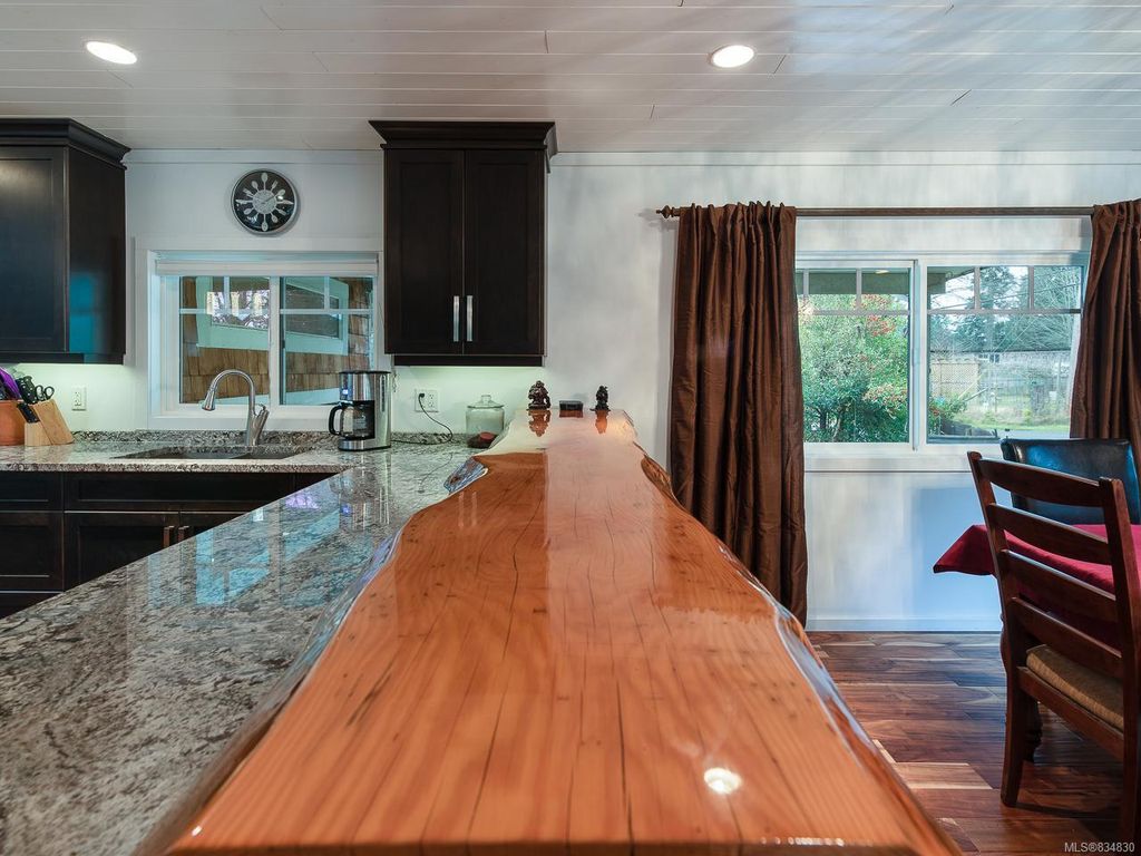 listing image 16041894855961842468