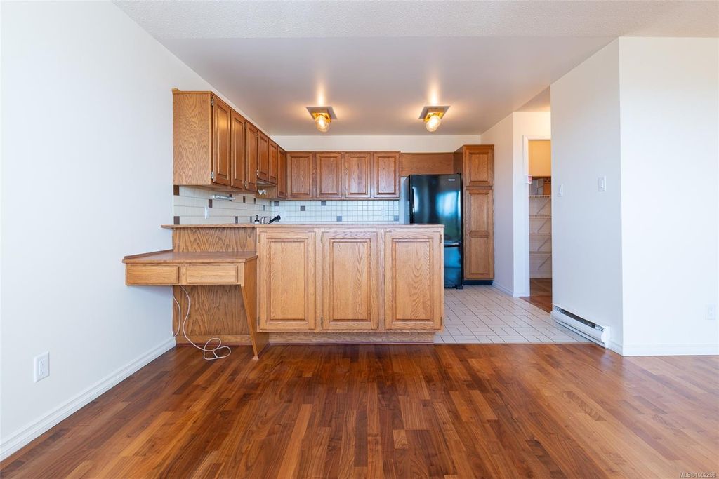 listing image 16041911826709918982