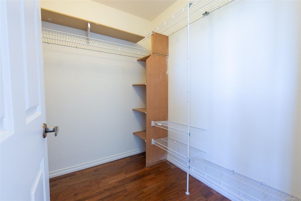 listing image 16048580976362536674
