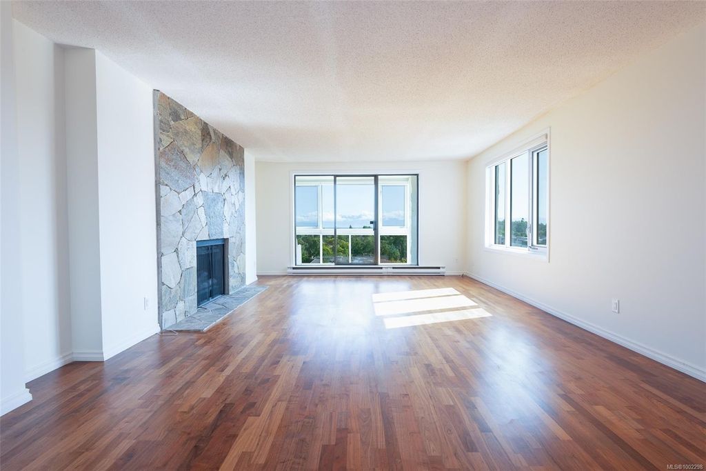 listing image 16047576571703189092