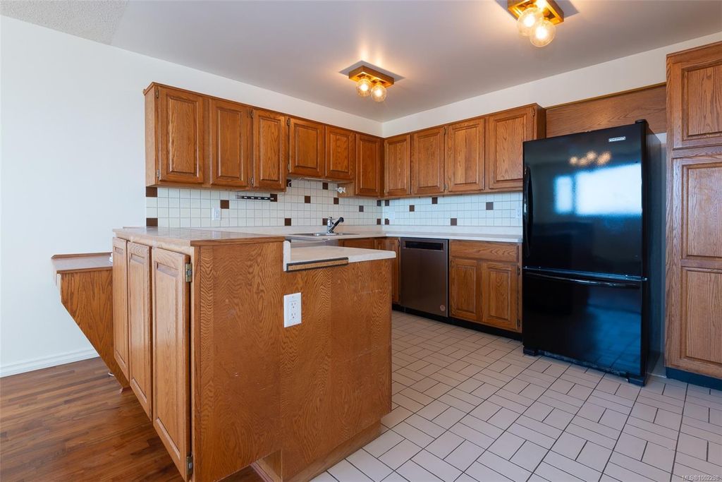 listing image 16048416787613712812