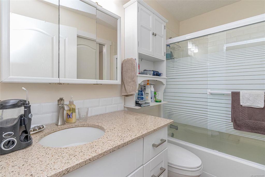 listing image 16048653816583139721