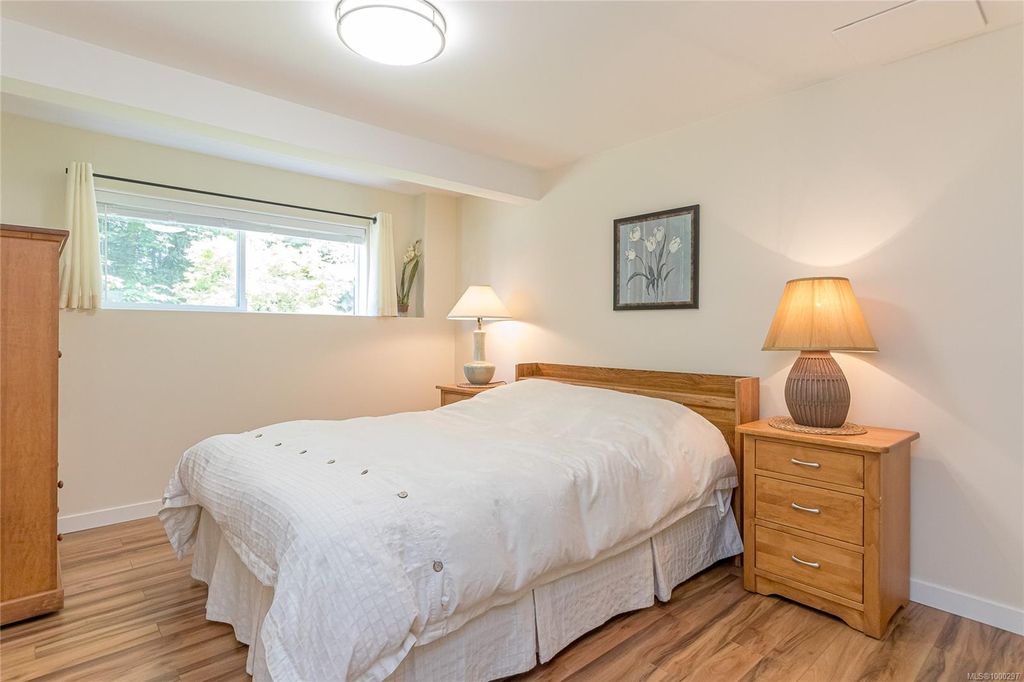 listing image 16043052627392933575