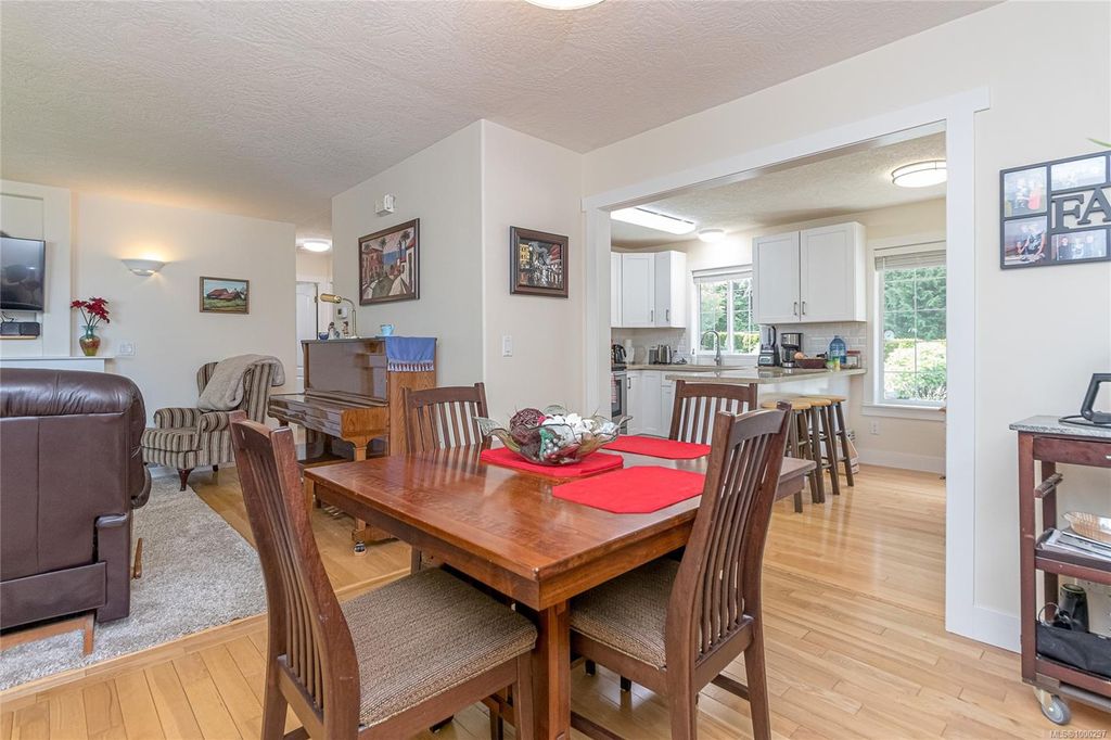 listing image 16040940313581849870