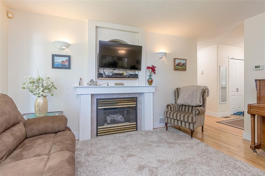 listing image 16041862718626876736