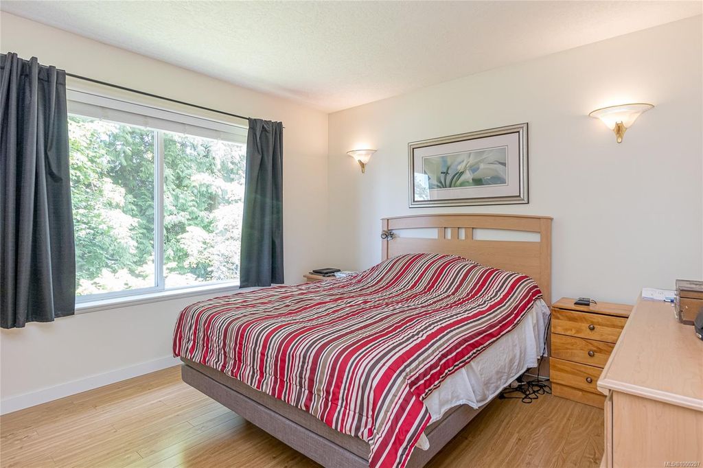 listing image 16047913219269167583